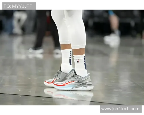 球星足球鞋的设计风格与个性化元素如何影响场上表现与品牌形象